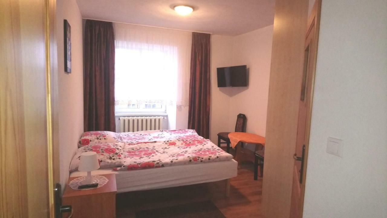 Pokoje Goscinne Straznica Jaroslawiec Bagian luar foto