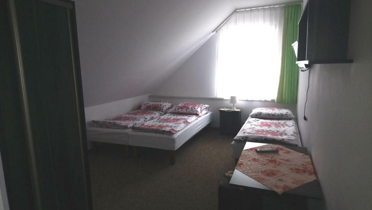Pokoje Goscinne Straznica Jaroslawiec Ruang foto